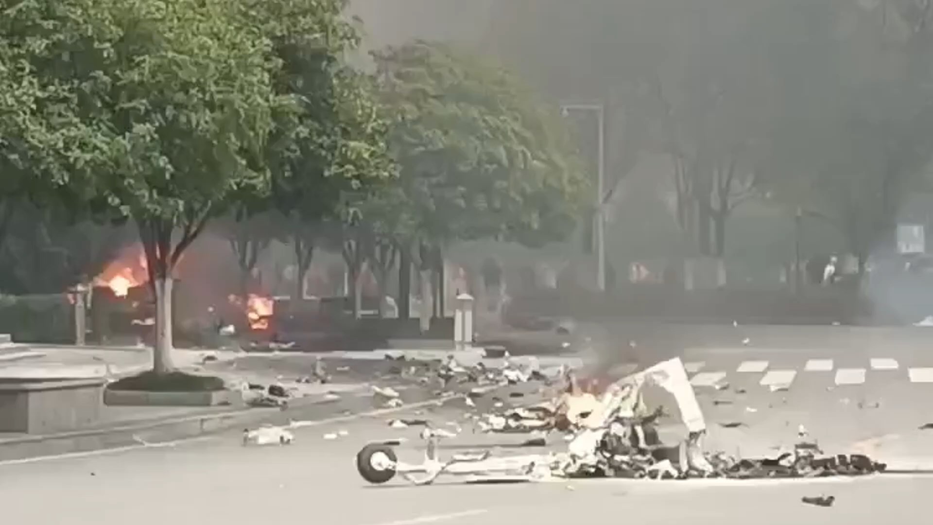 Падіння китайського військового дрону Yilong-2H у стадіон