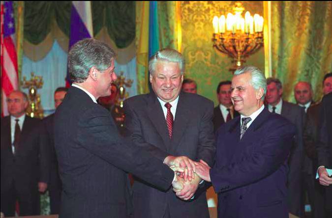 Two nuclear countries that guaranteed security to Ukraine are now trying to destroy it...