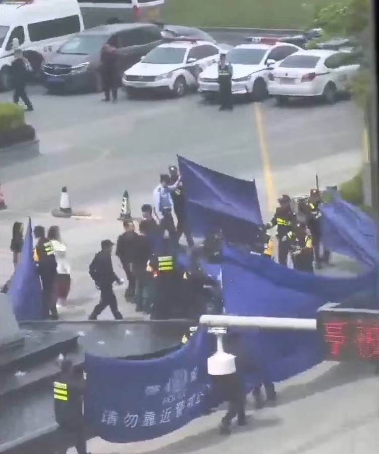 Мобільні Стіни Цензури у Китаї