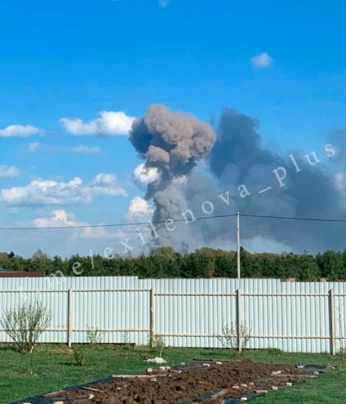 Потужні Вибухи Спустошують Російський Вузол Боєприпасів