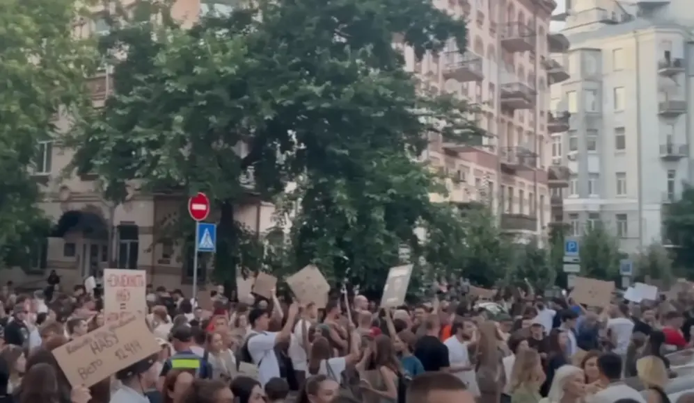How Ukrainians, for the hundredth time, show the world and Russia what democracy is!